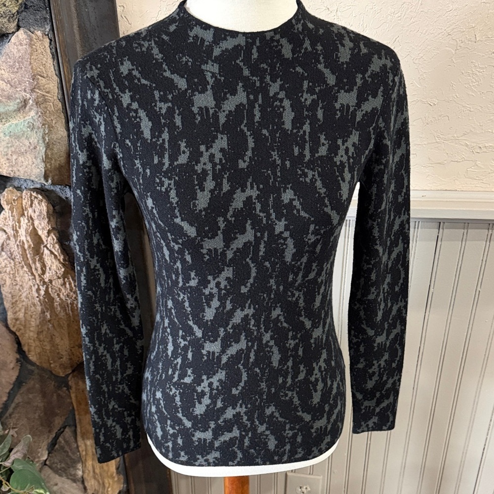 Tahari Black and Gray Knit Sweater